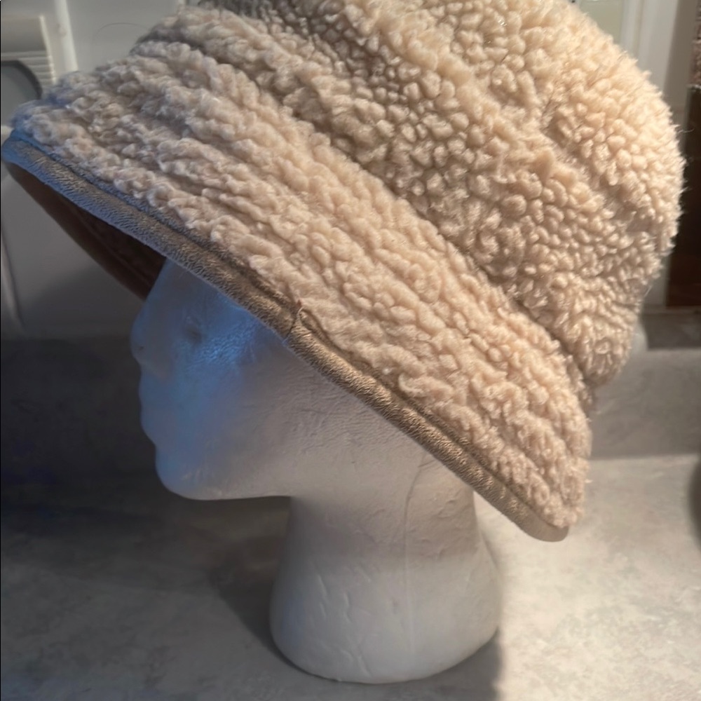 Look Bucket Sherpa Hat